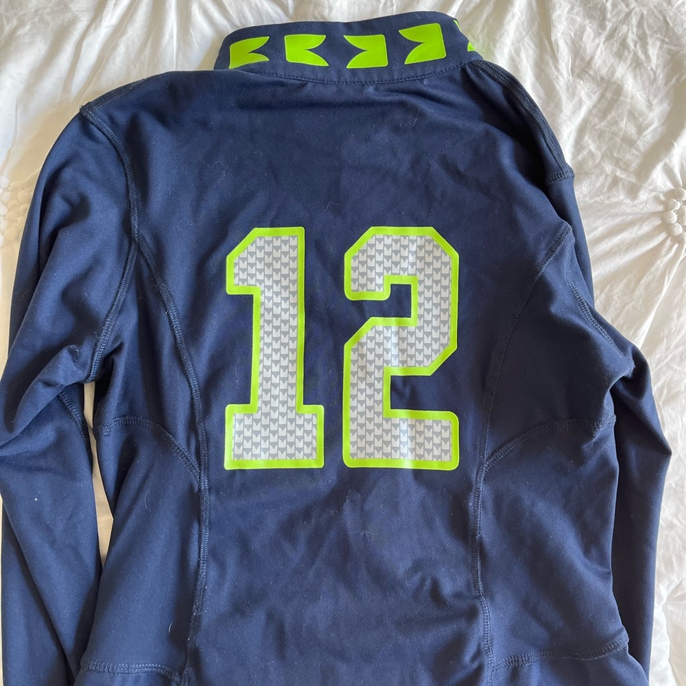 Women Seahawks 12th man Zip up jacket - small